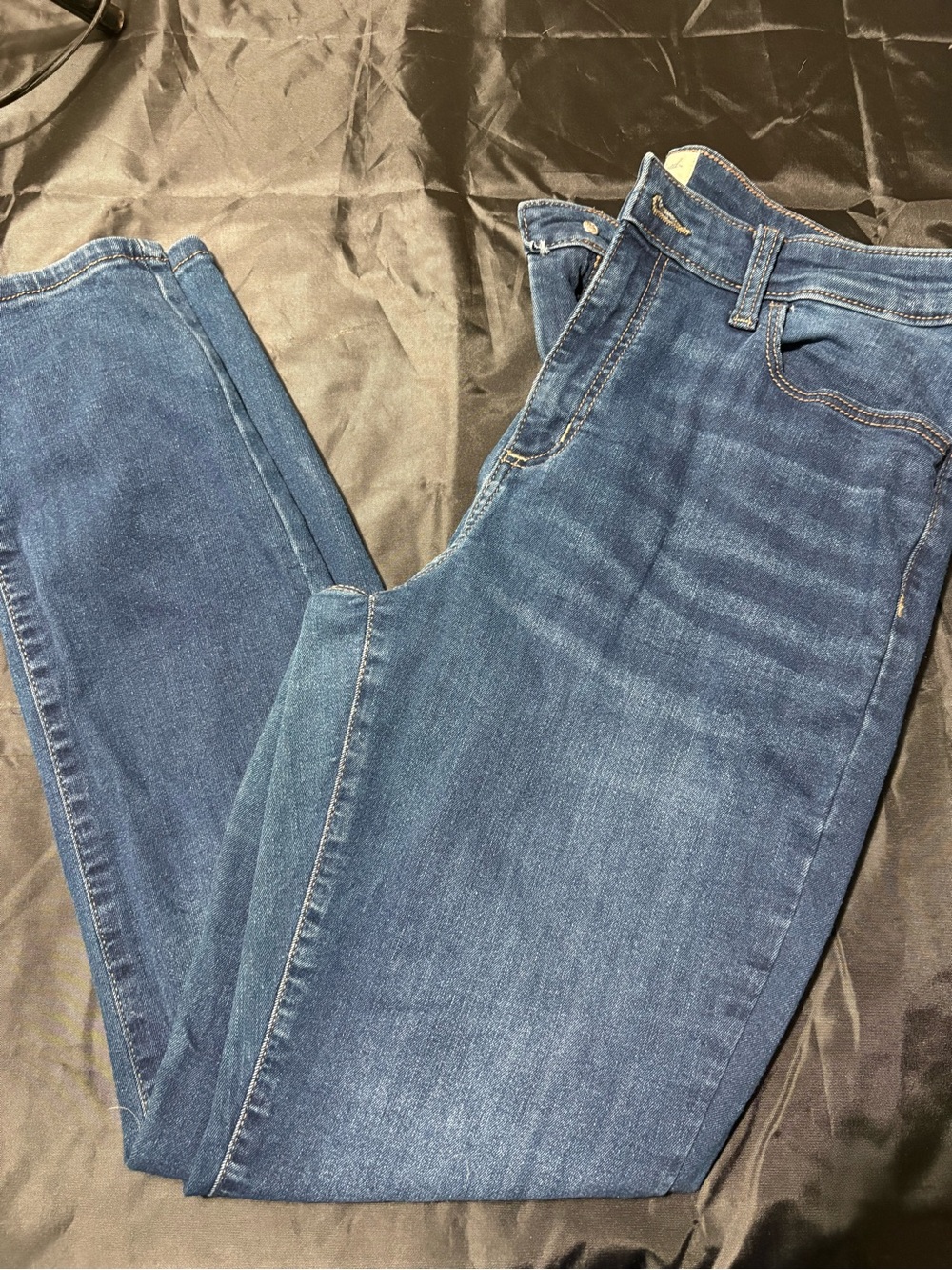 Universal Thread Women's Skinny Jeans in Mid Blue Wash